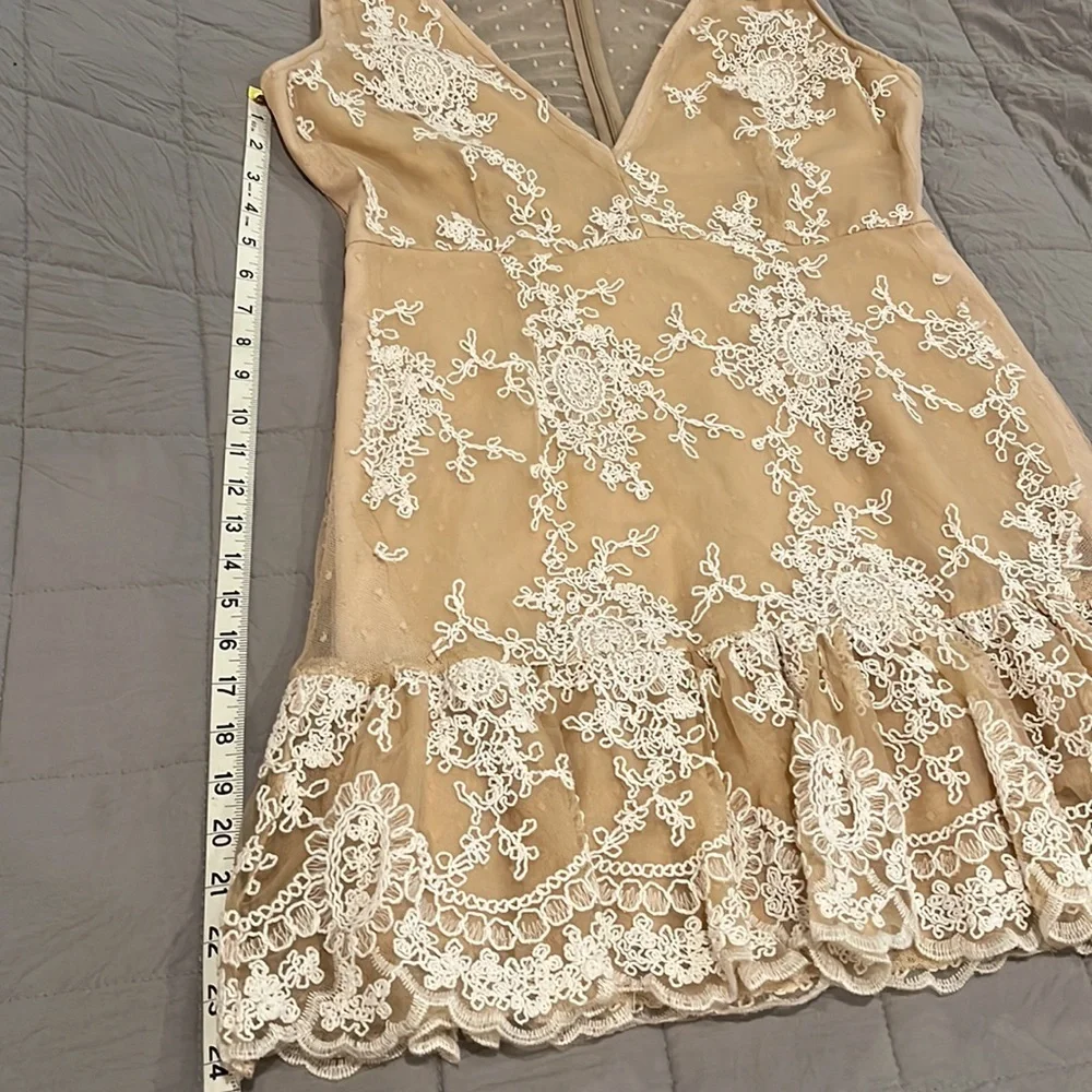 NBD stunning Beige with beautiful White Embroidery overlay dress. Sleeveless L - Picture 8 of 16